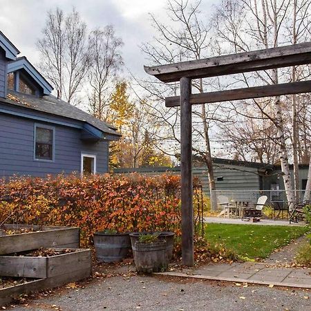 Fireweed Gardens In Roger'S Park Anchorage Exterior foto