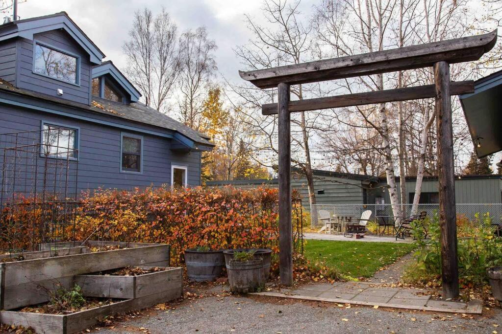 Fireweed Gardens In Roger'S Park Anchorage Exterior foto