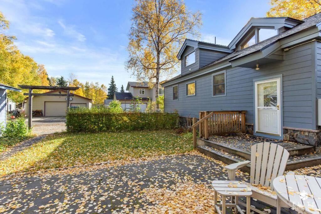 Fireweed Gardens In Roger'S Park Anchorage Exterior foto